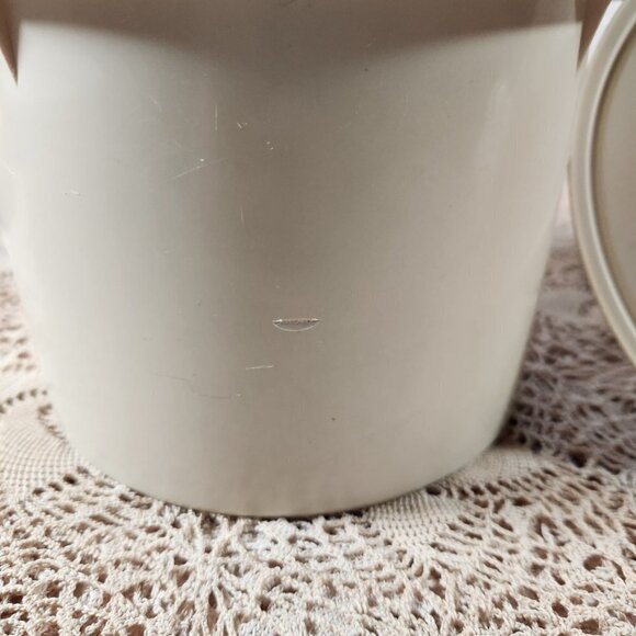 Tupperware Almond Starburst Round Storage Canister Container Set of 2 Vintage - Picture 6 of 11